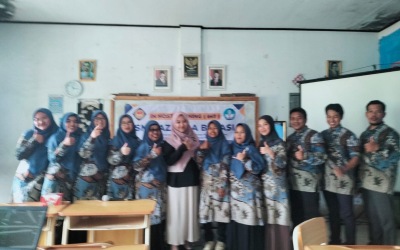 Pelaksanaan In House Training (IHT) di SMP AZAHRA BEKASI  